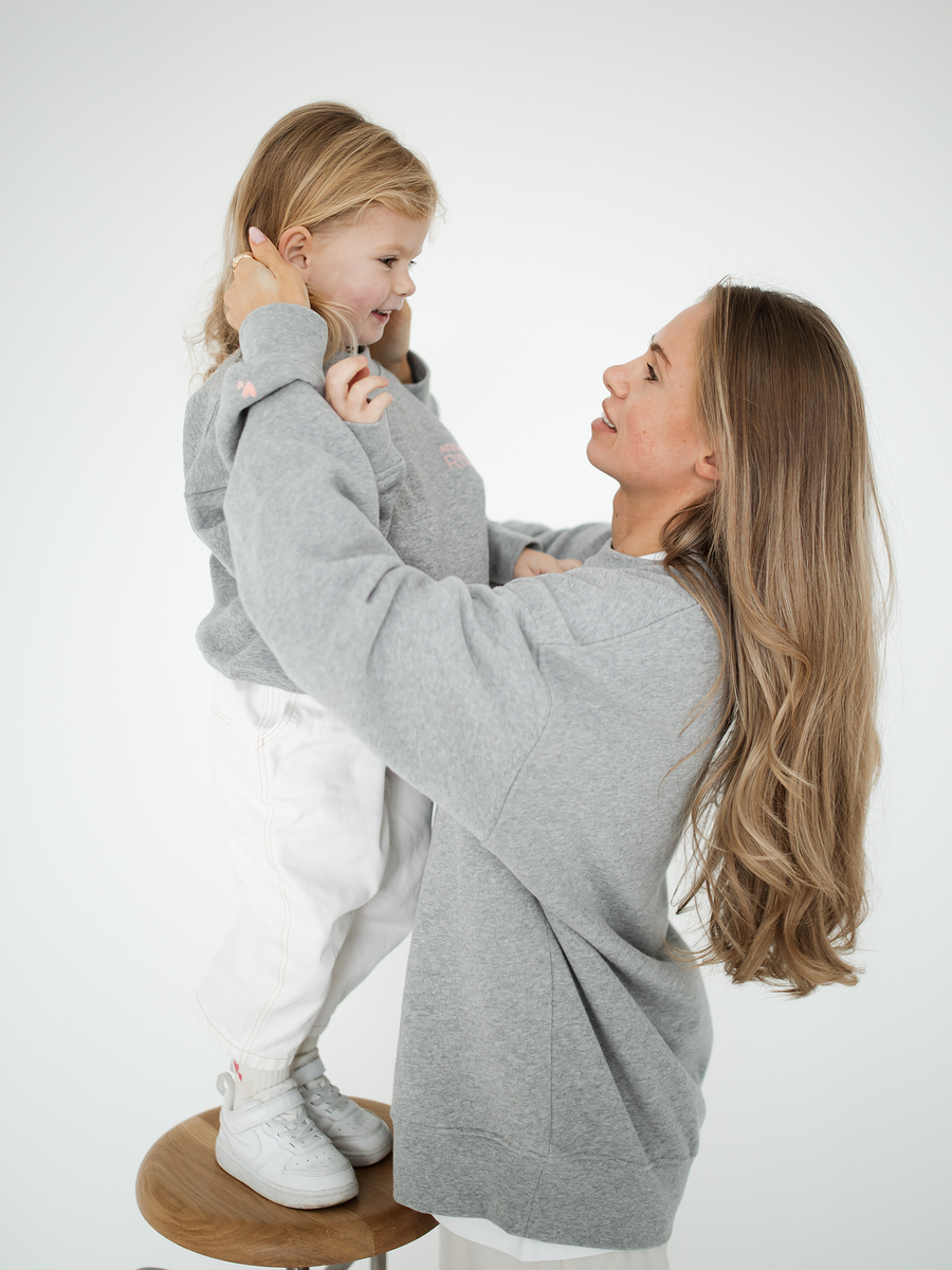 Partnerlook Mutter Tochter grauer Sweater