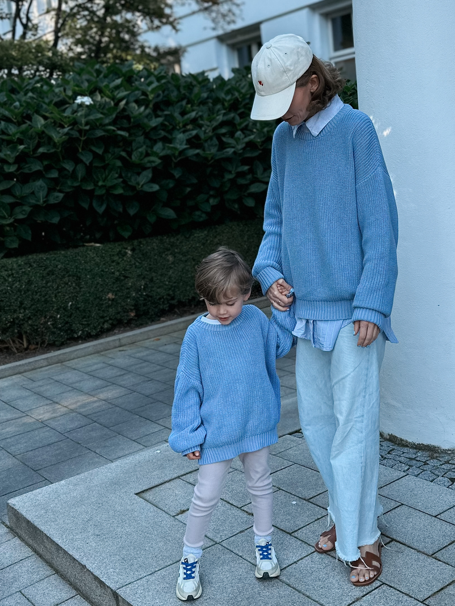 Partnerlook mit Mama blauer Pullover