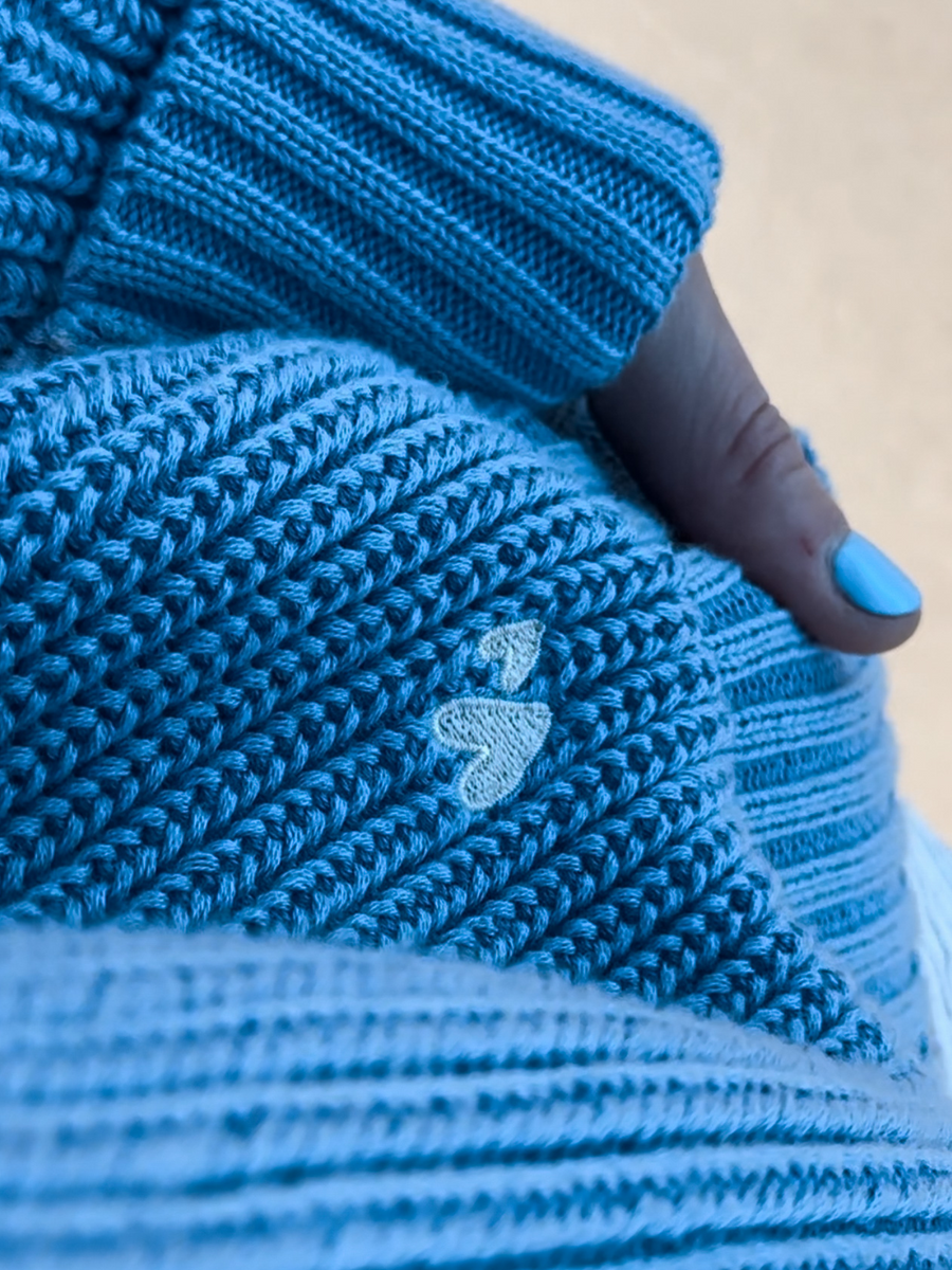 Blauer Pullover Details